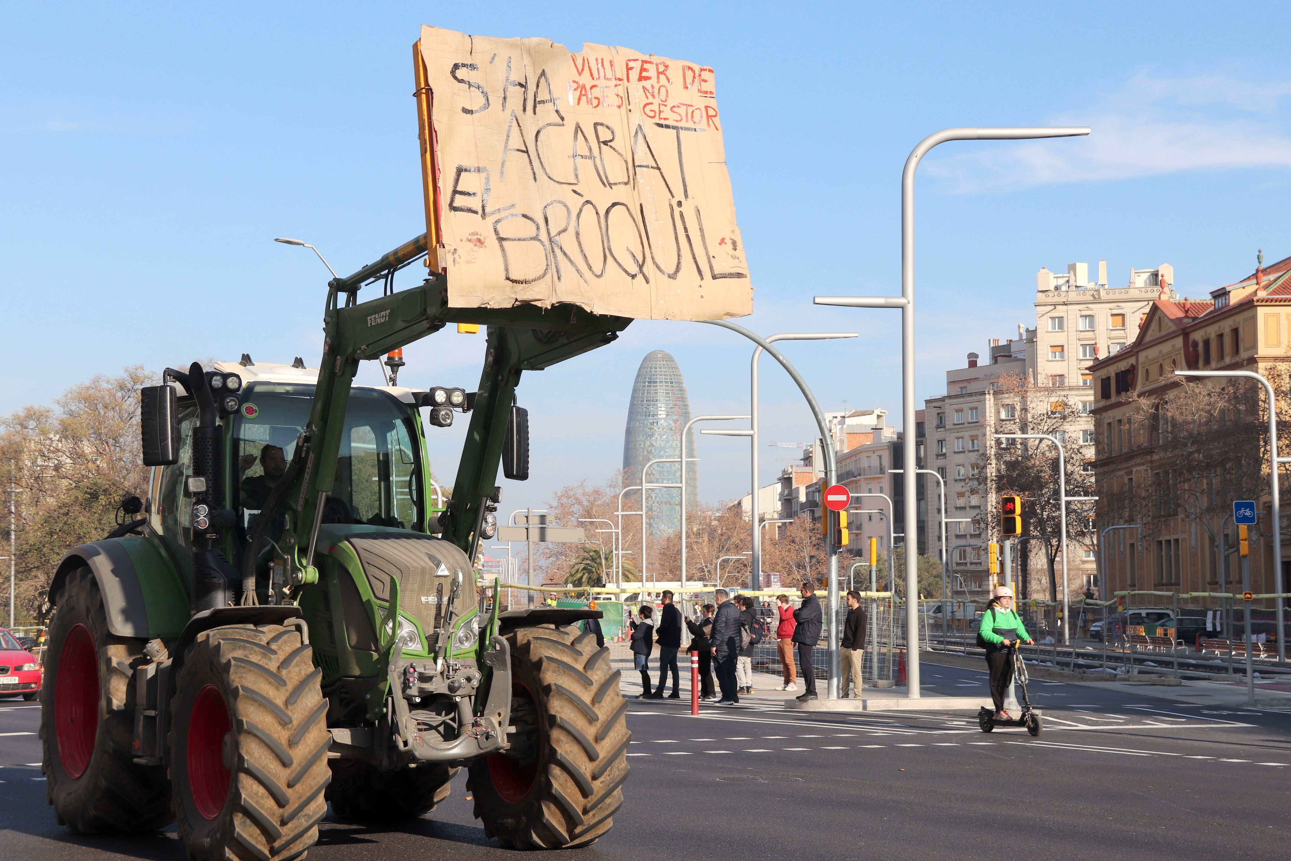 pagesia-pagesos-pageses-protestes-manifestacio-mobilitzacio-tractors-barcelona-meridiana-catalunya