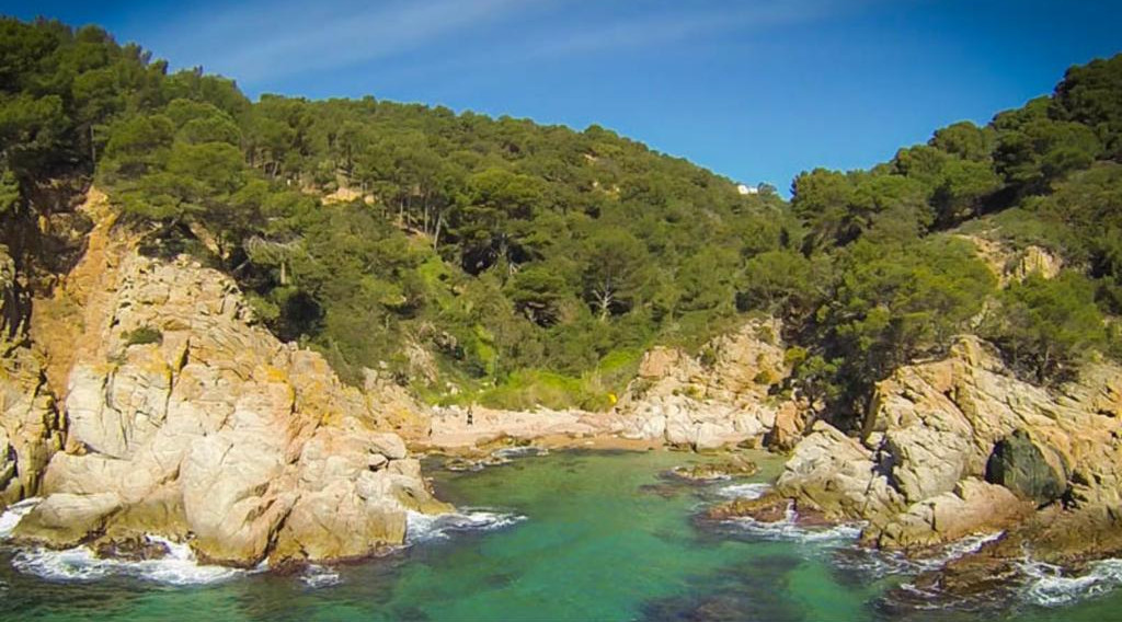 Una imatge des del mar de la Cala Morisca. SOS Costa Brava