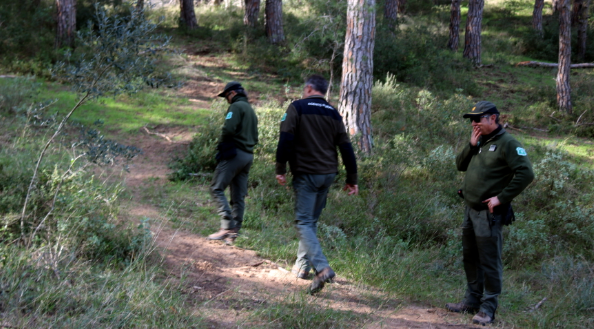 Agents rurals inspeccionant accessos bicicletes. ACN