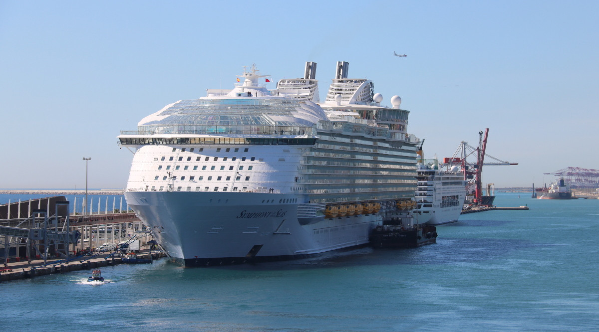 El creuer 'Symphony of the Seas' al Port de Barcelona. Nazaret Romero (ACN)