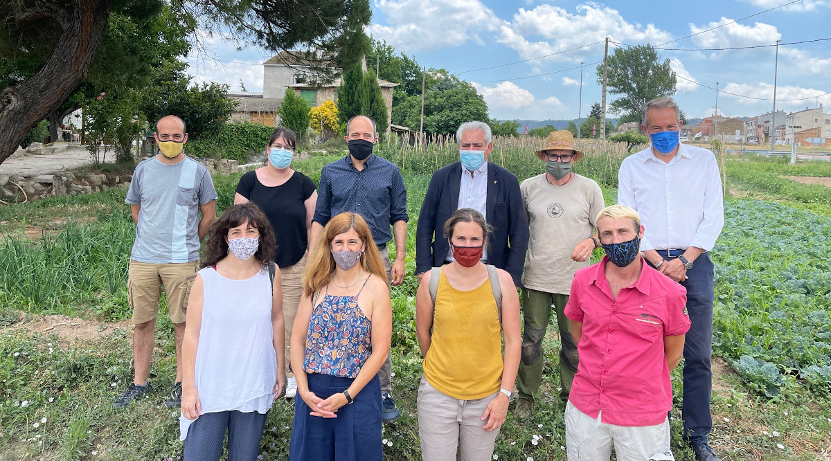 Els impulsors de l'obrador, a l'horta de Can Calafell, a Manresa. ACN