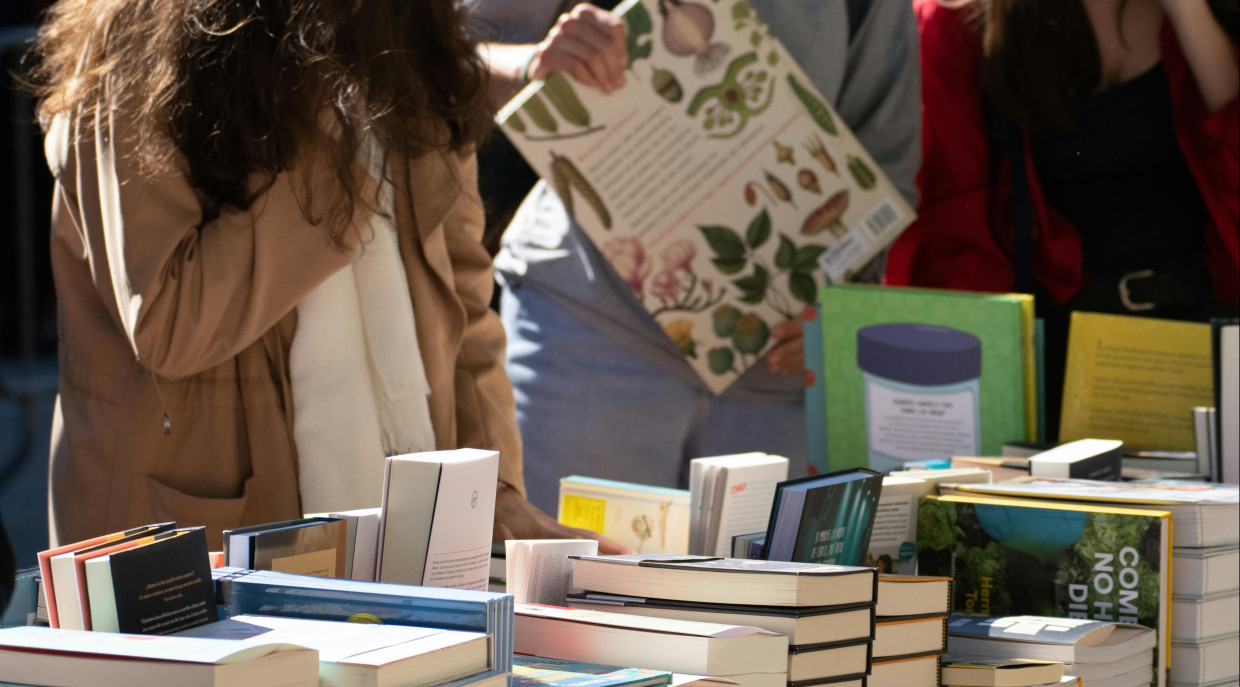 Parada de llibres de Sant Jordi. Dario Fernández