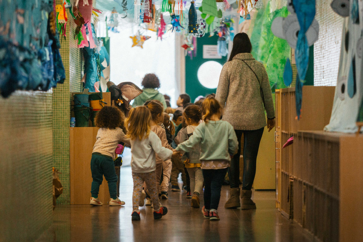 La cooperativa permet que les famílies puguin contribuir a innovar i millorar els recursos de l’escola. Clarens Val