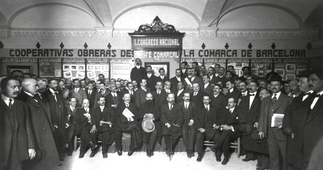 La fotografia del Primer Congrés Nacional de Cooperatives no inclou cap dona.. Museu d’Història de Catalunya