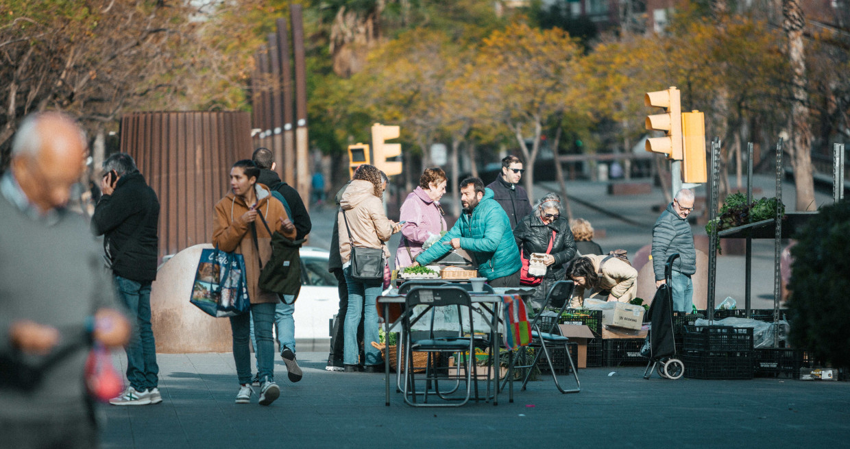 El programa vol acostar l’economia social a projectes que ja s’estan desenvolupant als barris per part d’entitats, serveis o altres agents.. Clarens Val