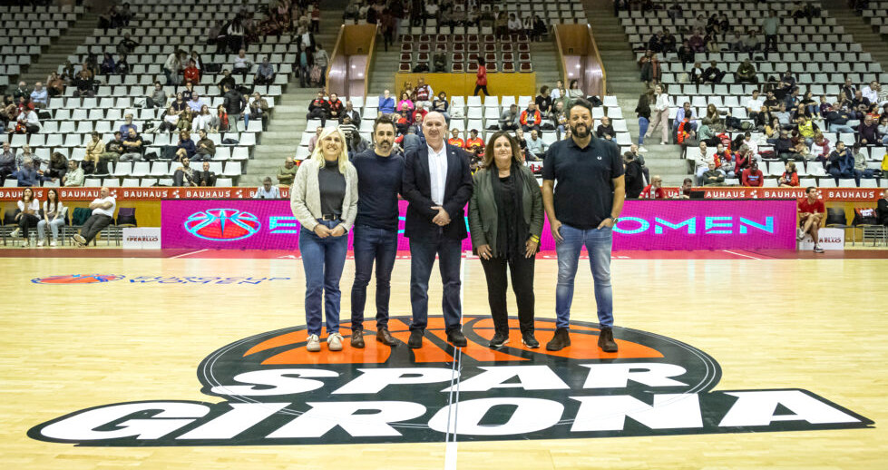 La presentació de 'Cap Caos al Cap' es va fer aprofitant la mitja part del partit Spar Girona (el primer equip del club) – IDK Euskotren, el passat diumenge 22 d’octubre. UniGirona