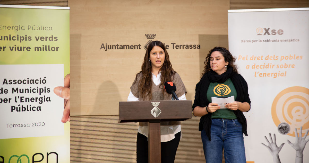 Patrícia Reche i Irene González presentant el Decàleg. Amep i Xse