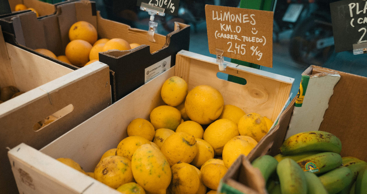 L'accés a aliments frescos i saludables és fàcil però l'exposició a menjar poc saludable també és molt elevada.. Clarens Val