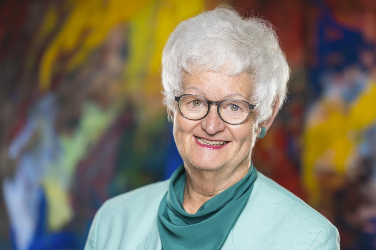 Pia Hollenstein  és infermera i va ser parlamentària a Suïssa. Klima Seniorinnen